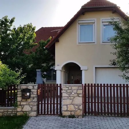 Grand Apartmanhaz Apartment Gyenesdias