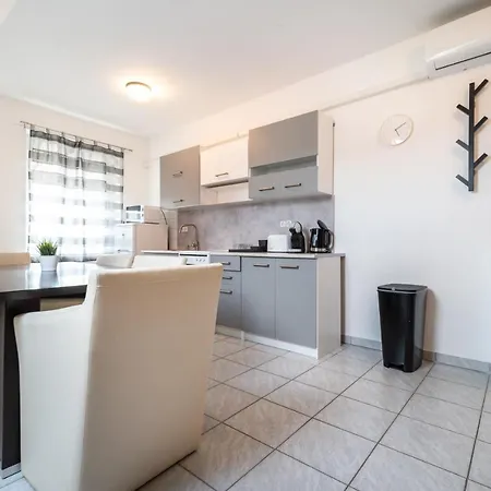 Grand Apartmanhaz * Gyenesdias