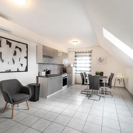 Grand Apartmanhaz Gyenesdias