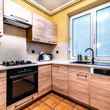 Grand Apartmanhaz Apartment Gyenesdias