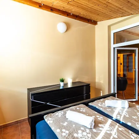 Grand Apartmanhaz Apartment *